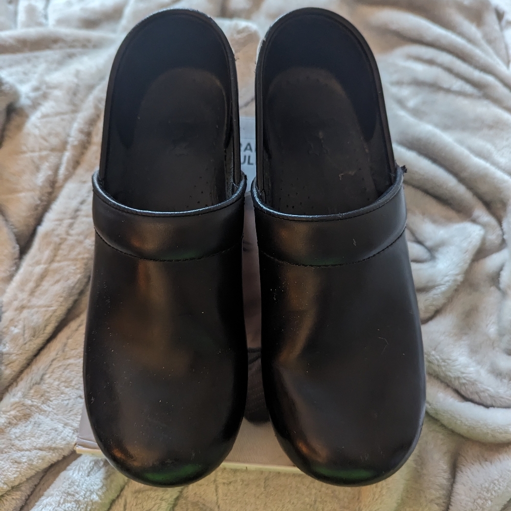Black dansko